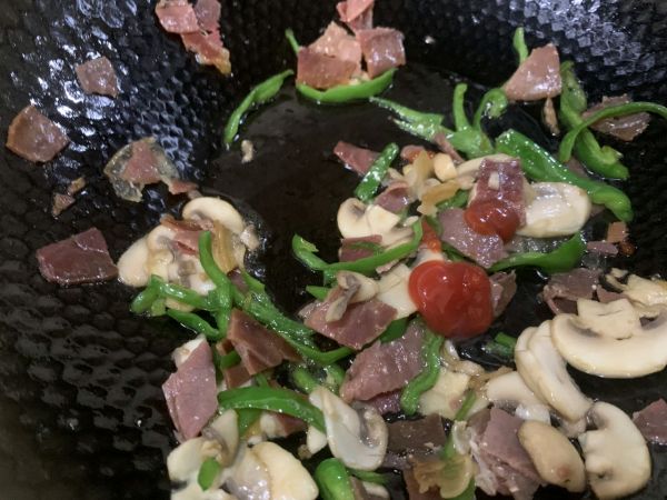 火腿口蘑炒意面