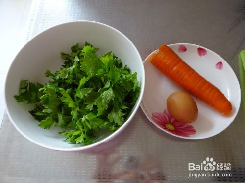 怎样让孩子多吃青菜【煎芹菜叶胡萝卜饼】