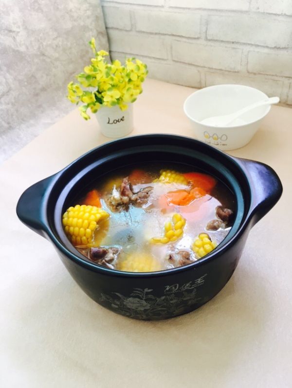 胡萝卜玉米骨头汤