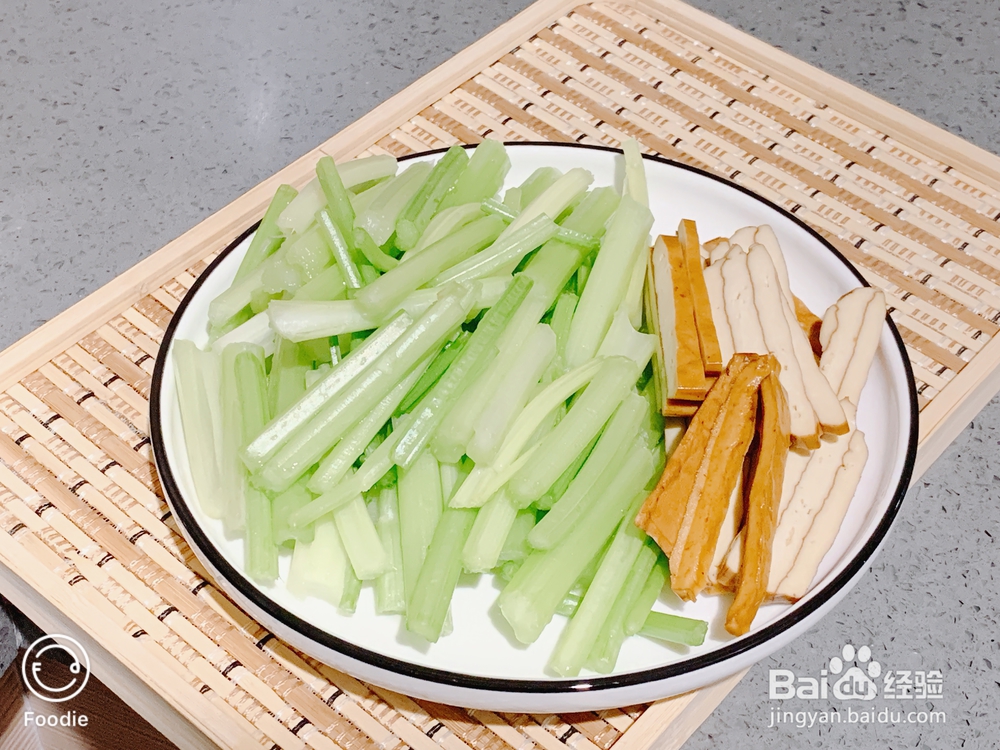 简单好吃的芹菜香干