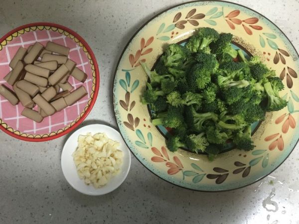 清炒西兰花鸡蛋干