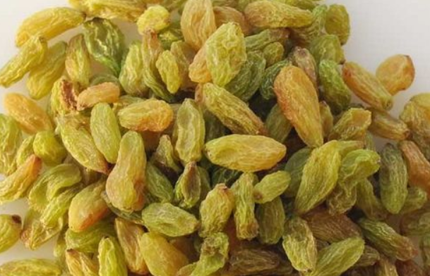 葡萄干又甜又可口，但是哪几类人要少吃