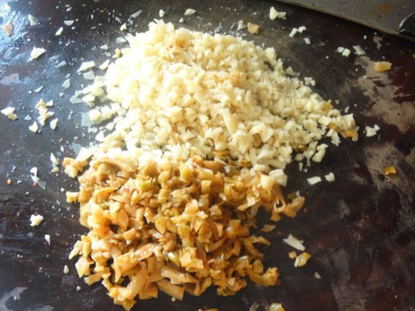 榨菜笋丁鲜肉饼