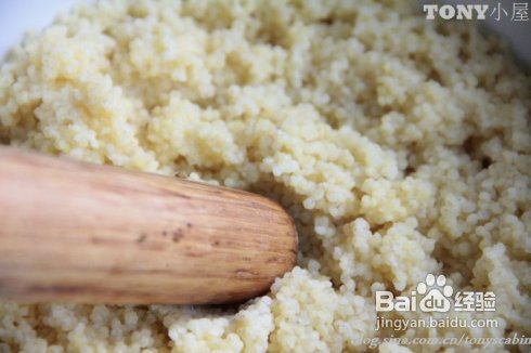 两个秘诀成就这款一听名字就让你流口水的平底锅“南瓜小米饼”