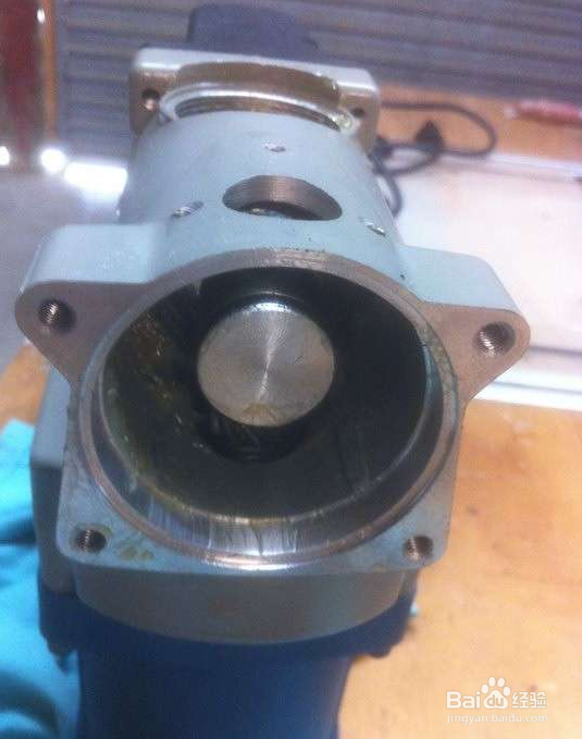 东成电锤怎么换把手