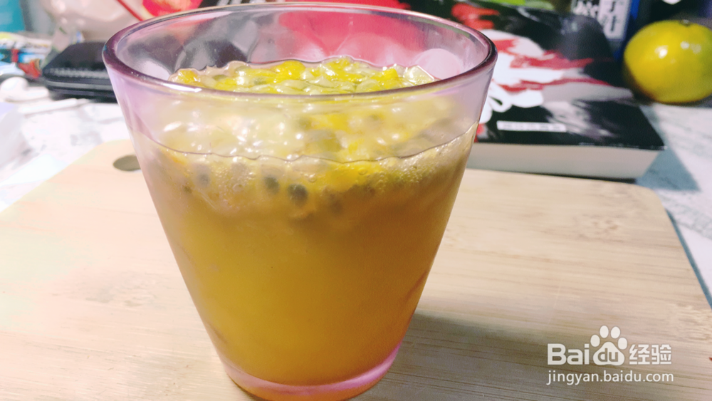 怎么制作一杯美味可口的百香果蜂蜜水