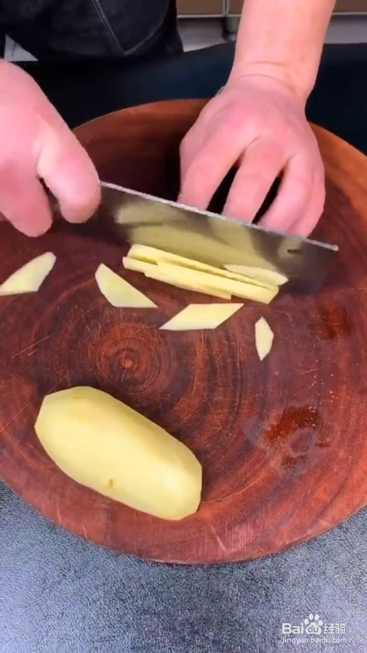 如何制作好吃的尖椒土豆片