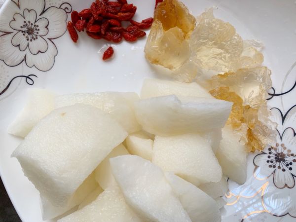 冰糖银耳雪梨汤