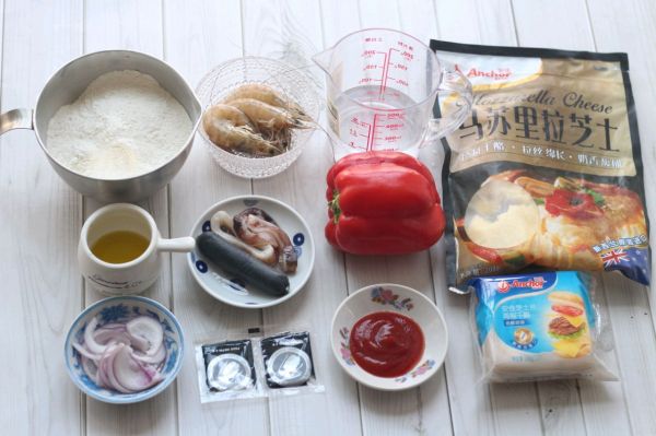 海鲜墨鱼汁披萨