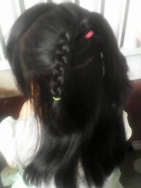 女孩简单可爱心形的辫子