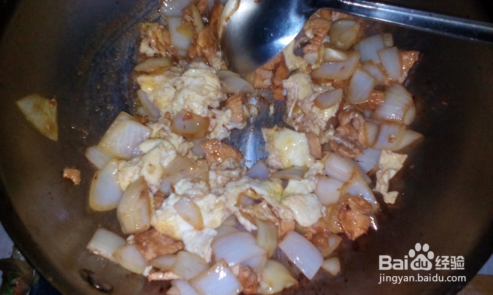 家常炒菜——鸡肉圆葱炒鸡蛋的做法
