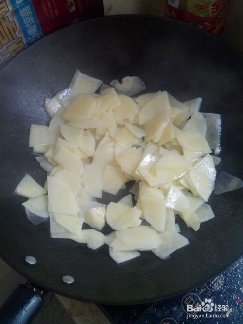 如何炒蒜香土豆片