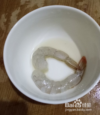制作美味虾蒸蛋