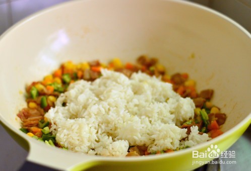 家常版培根炒饭是如何做的？