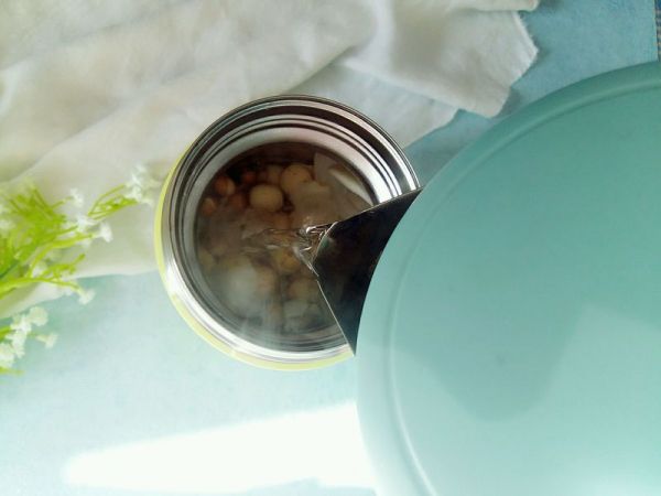 芡实莲子百合汤