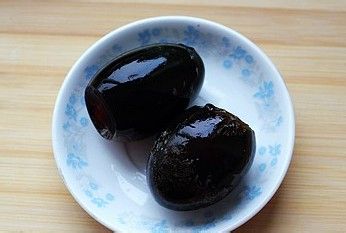 凉拌烧茄子皮蛋