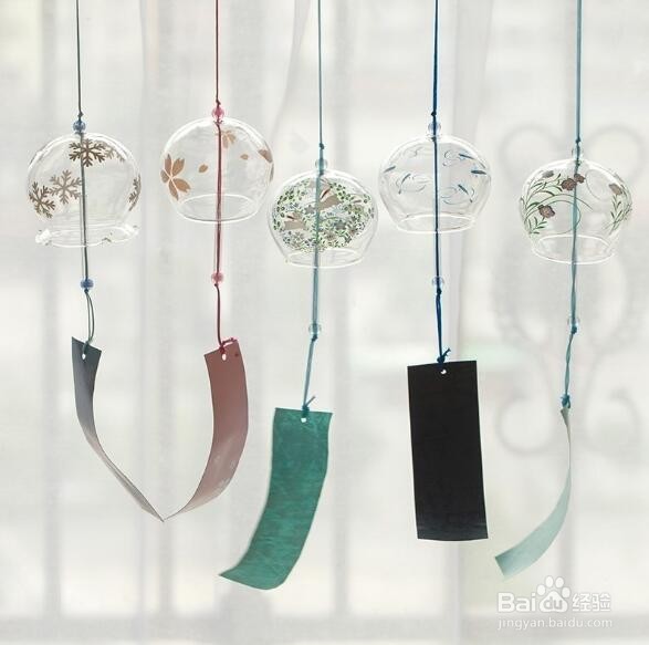 鸟啄窗户玻璃怎么赶走