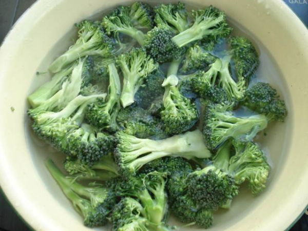 午餐肉炒西兰花