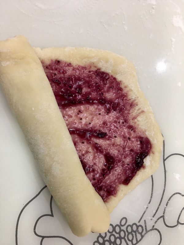 蓝莓果酱烤面包