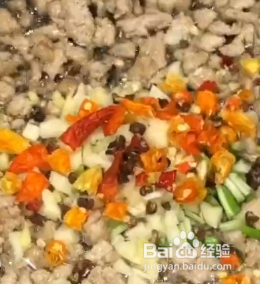 怎样做下饭的肉末豆角呢