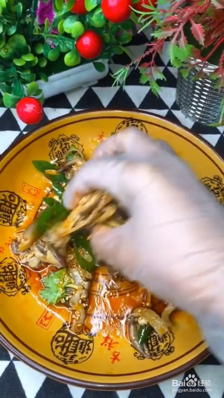 如何自制美味好吃的凉拌小蘑菇