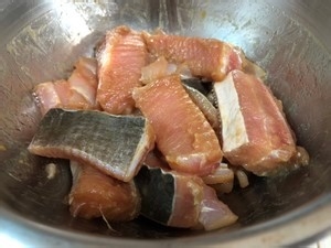 啫啫鱼煲的做法