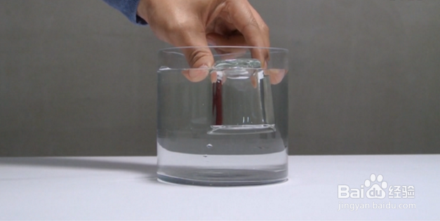 游泳后耳朵进水怎么处理?自有妙计~