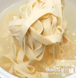 如何做简单又下饭的豆皮炖粉条？
