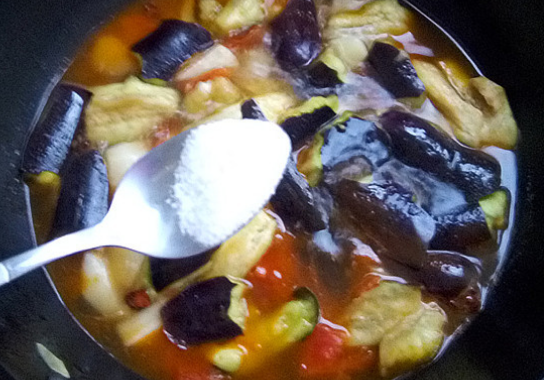 茄子炖土豆和牛肉能一起吃吗