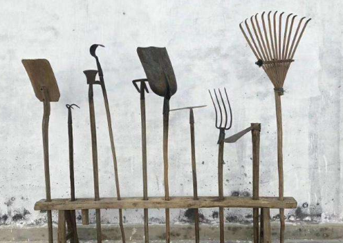 木字旁 右边一个住多一横下边一个木   念什么