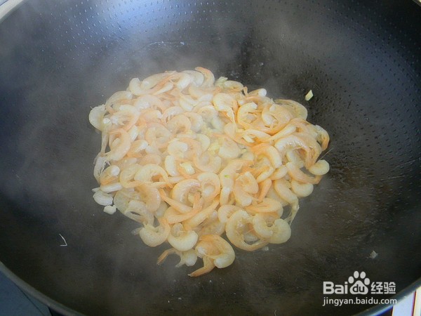 如何做蒜爆湖虾？