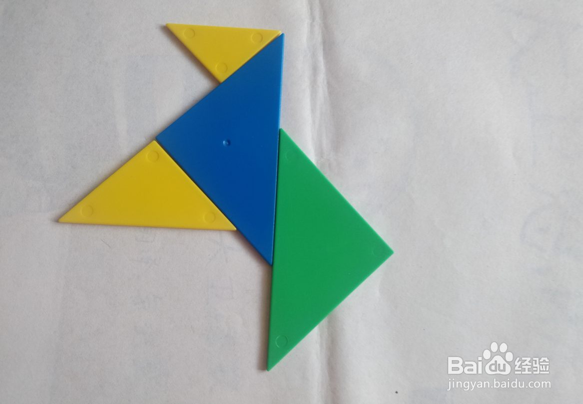 用传统七巧板怎么拼一只亲昵摇尾巴的狗?