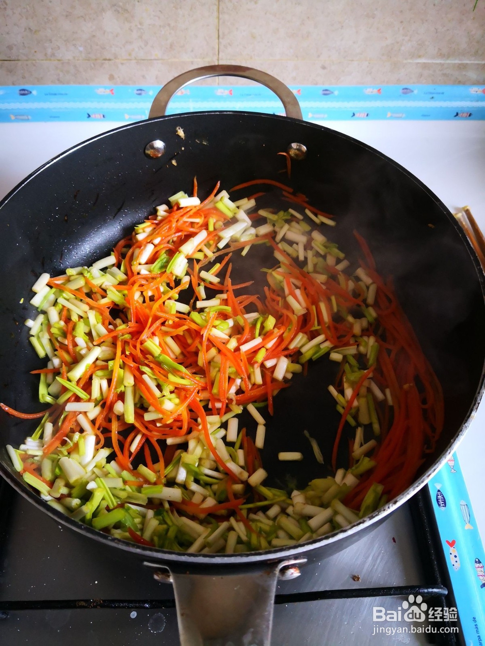 如何制作胡萝卜丝炒鸡蛋