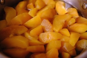 黄桃罐头的做法