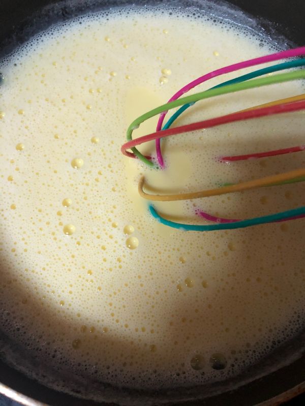 葱香肉松面包卷