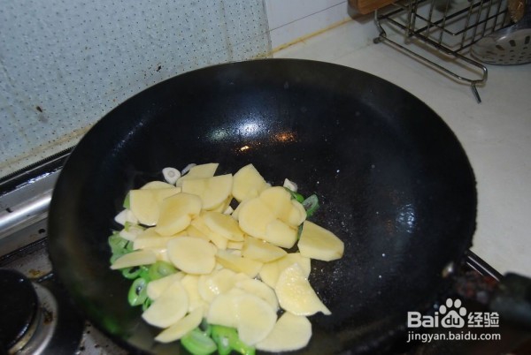 娃娃菜炒土豆怎么做