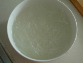 虾皮炒双丝的做法