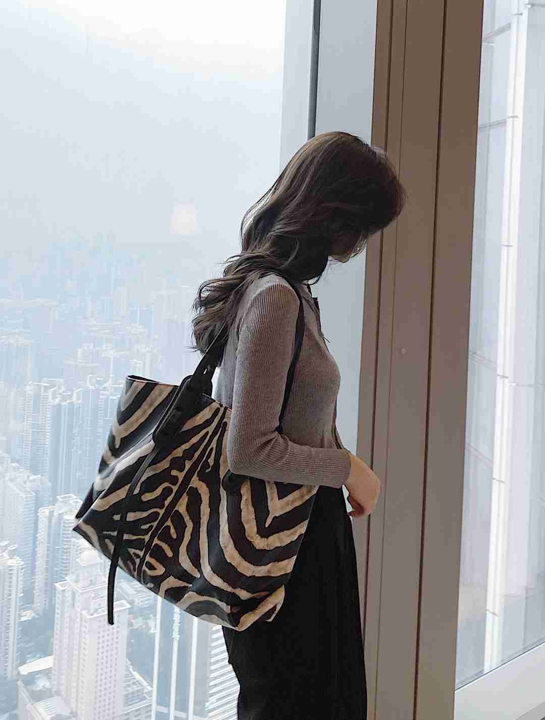 大容量通勤托特包，豹纹外表