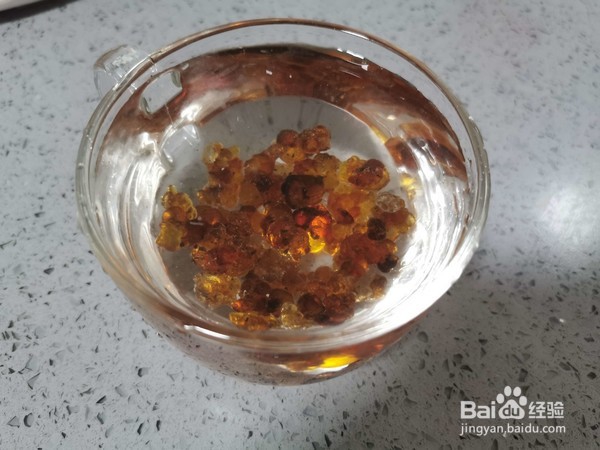 桃胶川贝炖雪梨