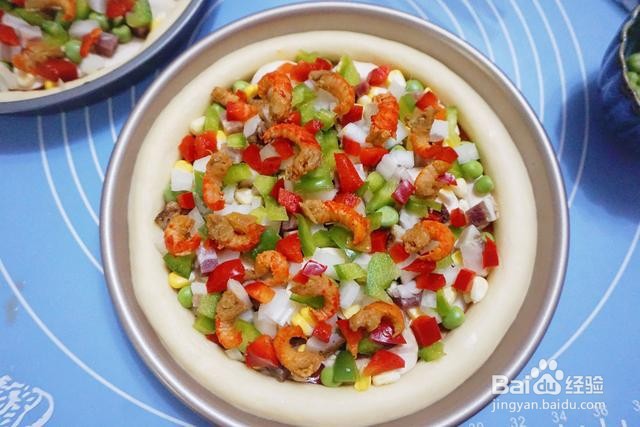 家庭自制小龙虾熏肉彩蔬披萨