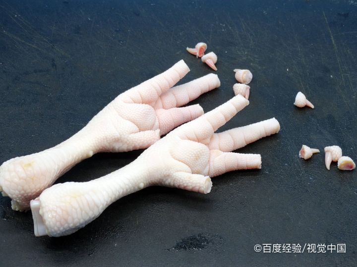 夏天标配柠檬鸡爪虾的做法