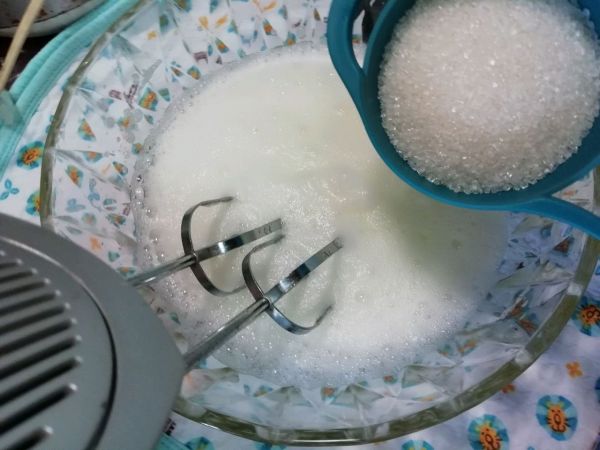 葡萄干戚风蛋糕