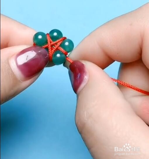 如何使用闲置的珠子做手工吊坠？