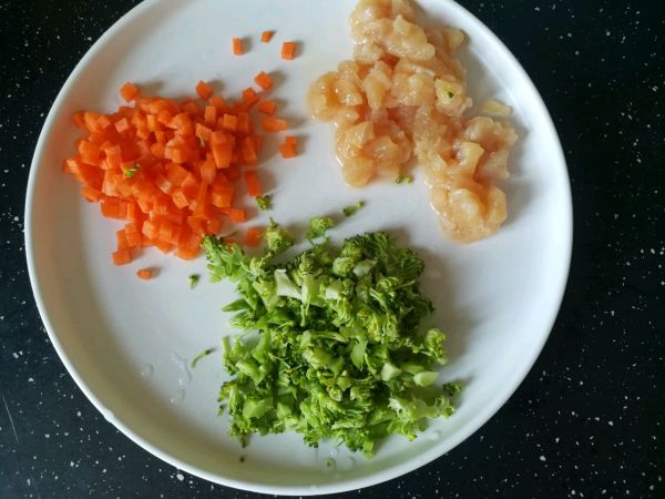 藜麦鸡肉蔬菜饭团