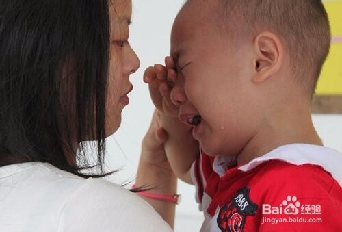 宝宝夜里哭闹怎么办?