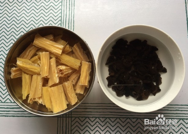 家常芹菜烧腐竹