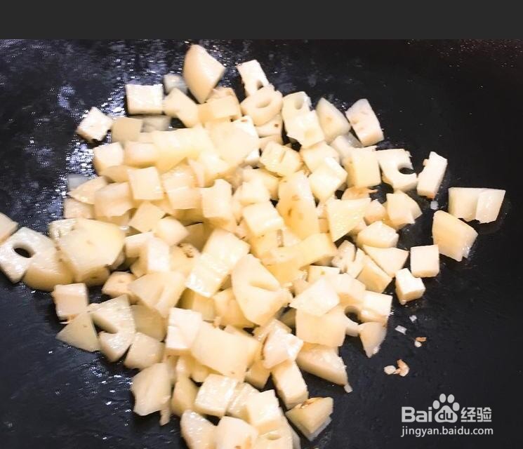 糖醋藕丁的做法