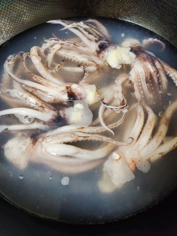 香辣干锅鱿鱼须