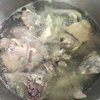 如何制作啤梨土鸡汤火锅