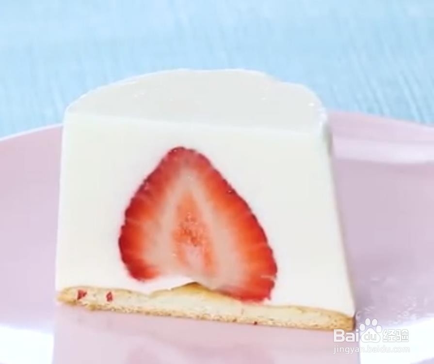 <b>酸奶草莓冰激凌 超简单的家常做法</b>